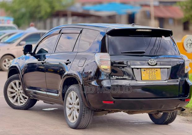 Toyota Vanguard 2012 Black