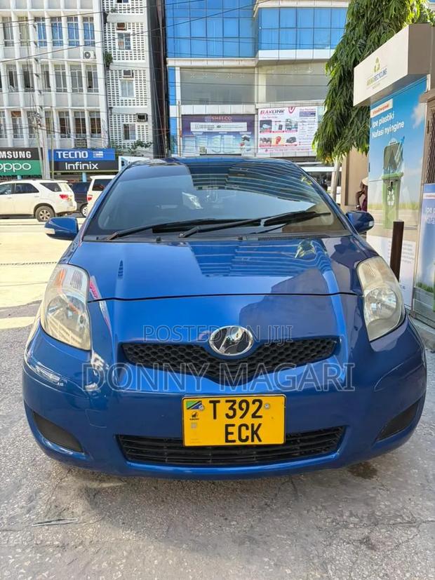 Toyota Vitz 2009 Blue