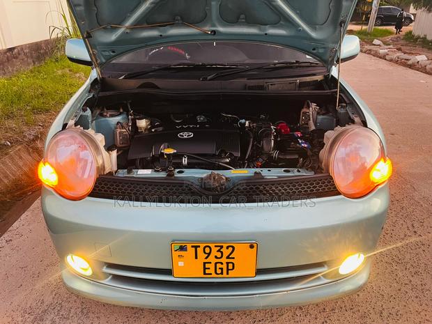 Toyota Sienta 2006 Blue