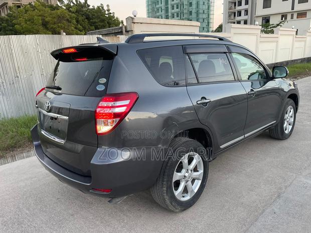 Toyota Vanguard 2012 Gray