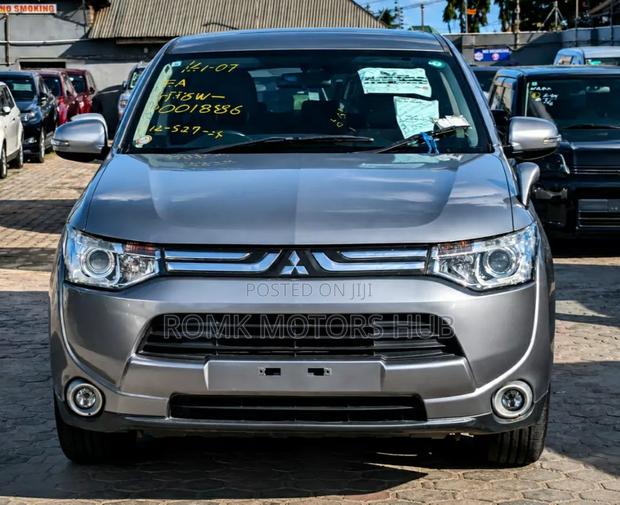 Mitsubishi Outlander 2.0 PHEV AWD 2014 Silver