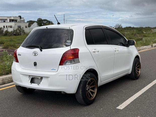 Toyota Vitz 2010 White