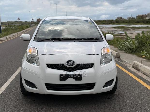 Toyota Vitz 2010 White