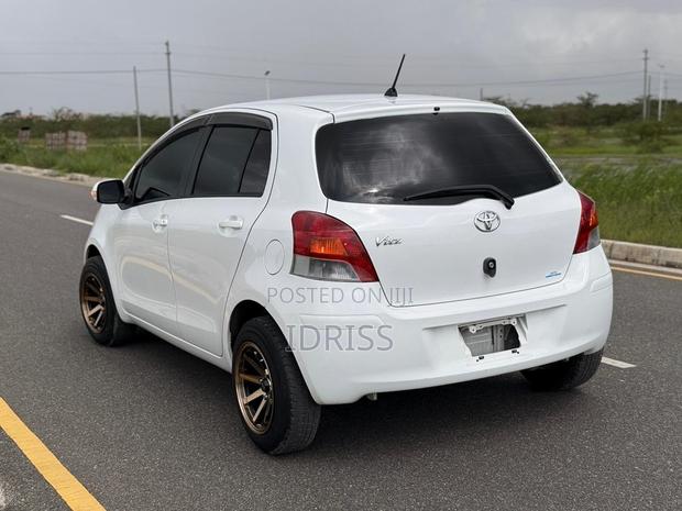 Toyota Vitz 2010 White