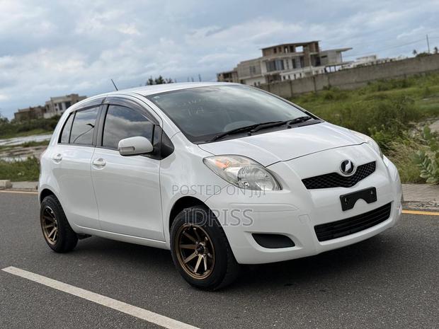 Toyota Vitz 2010 White