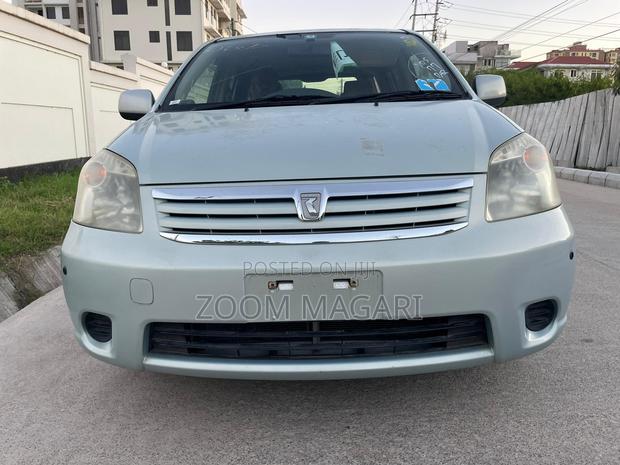 Toyota Raum 2008 Green