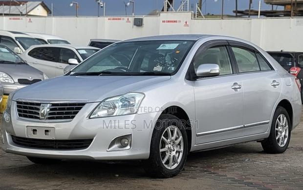 Toyota Premio 2012 Silver