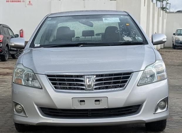 Toyota Premio 2012 Silver
