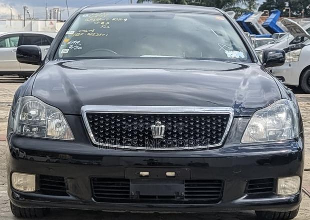Toyota Crown 2006 Black