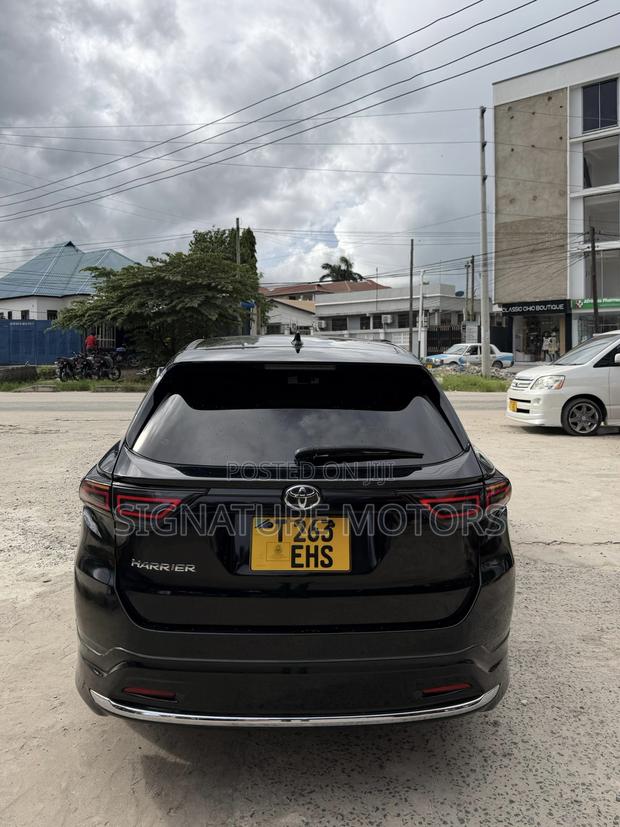 Toyota Harrier 2.0 2015 Black