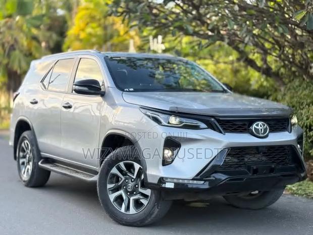 Toyota Fortuner 2023 Gray