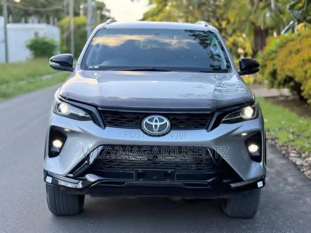 Toyota Fortuner 2023 Gray