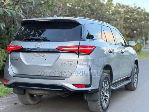 Toyota Fortuner 2023 Gray