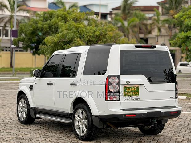 Land Rover Discovery 2014 White