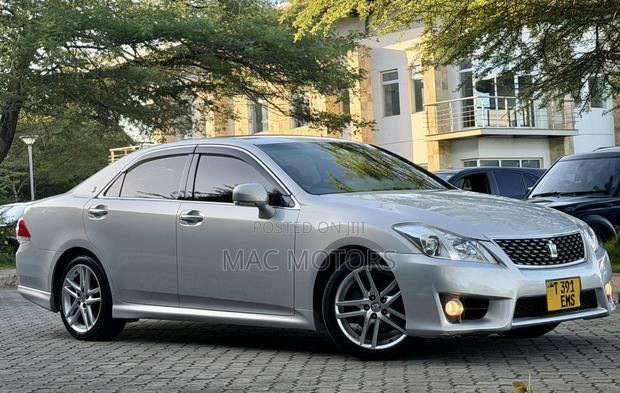 Toyota Crown 2010 Silver