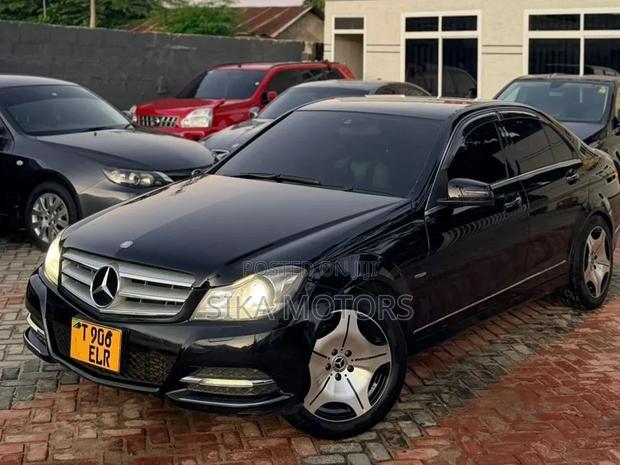 Mercedes-Benz C200 2020 Black