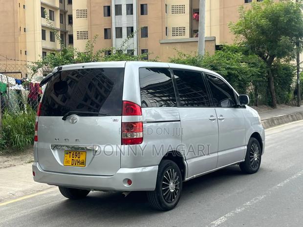 Toyota Noah 2003 Silver