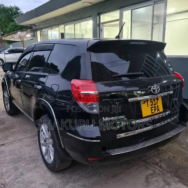 Toyota Vanguard 2010 Black