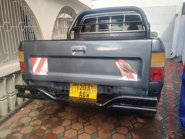 Toyota Hilux 1989 Gray