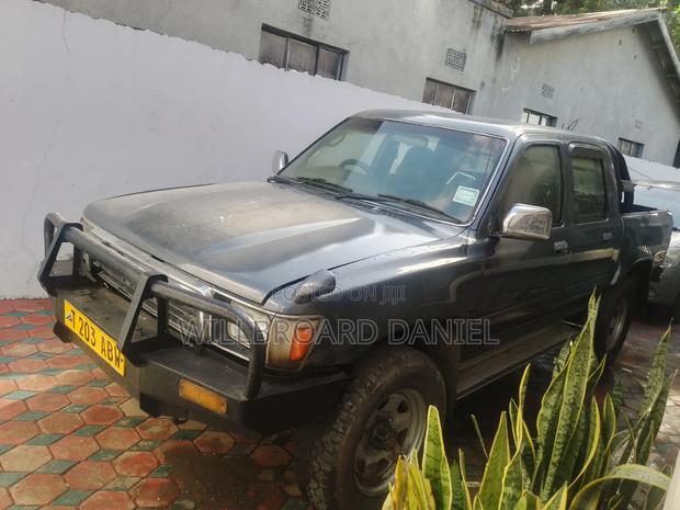 Toyota Hilux 1989 Gray