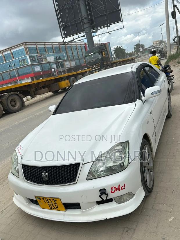 Toyota Crown 2006 White