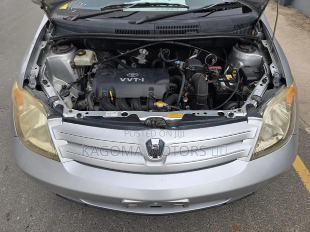 Toyota IST 2004 Silver
