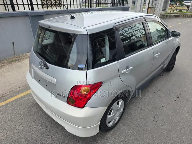 Toyota IST 2004 Silver