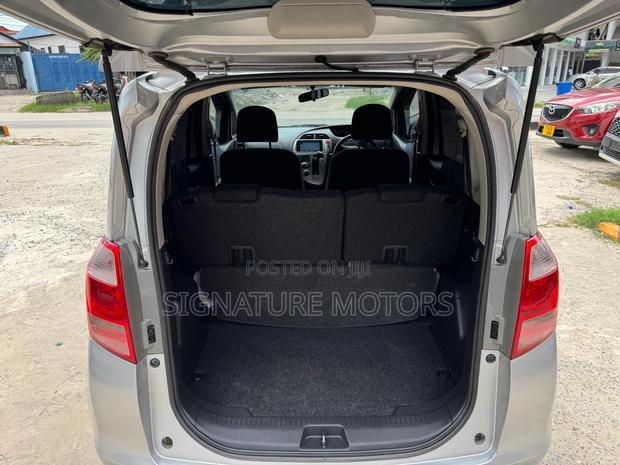 Toyota Ractis 1.5 FWD 2007 Silver