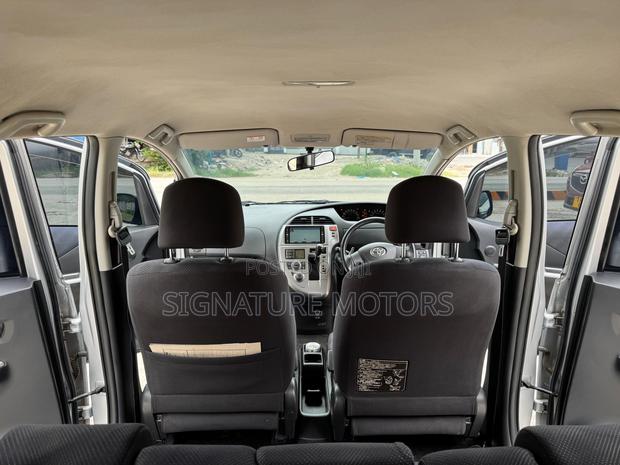 Toyota Ractis 1.5 FWD 2007 Silver