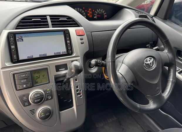 Toyota Ractis 1.5 FWD 2007 Silver