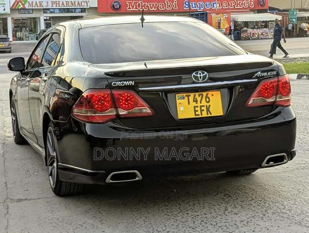 Toyota Crown 2010 Black