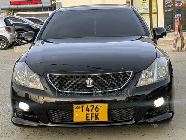Toyota Crown 2010 Black