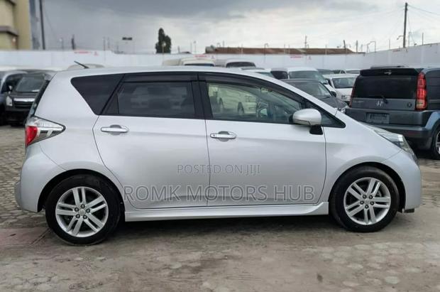 Toyota Ractis 2012 Silver