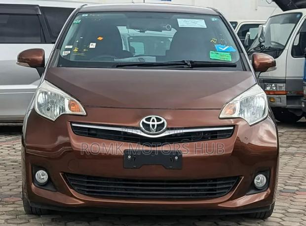 Toyota IST 2012 Maroon
