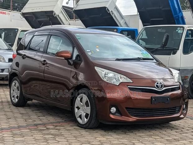 Toyota Ractis 1.5 AWD 2011 Burgundy