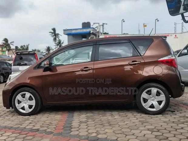 Toyota Ractis 1.5 AWD 2011 Burgundy