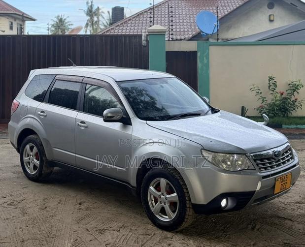 Subaru Forester 2011 Silver