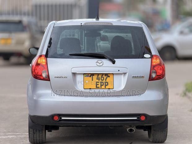 Mazda Verisa 2010 Silver