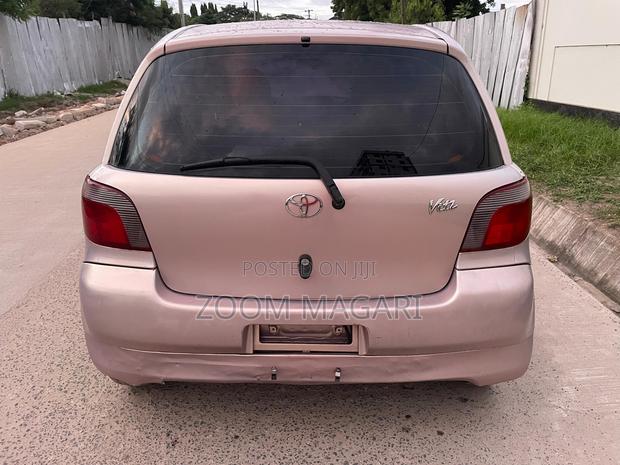 Toyota Vitz 2001 Pink