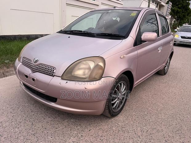 Toyota Vitz 2001 Pink
