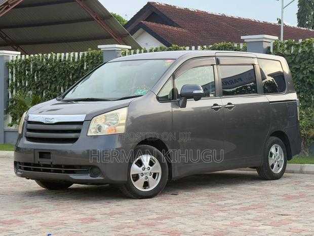 Toyota Noah 2008 Gray