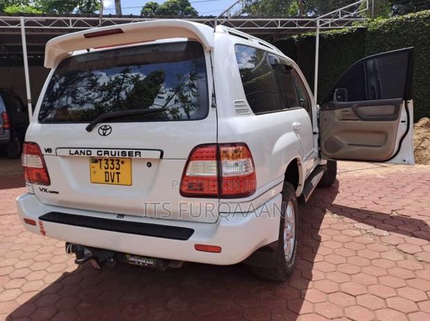 Toyota Land Cruiser 2003 White