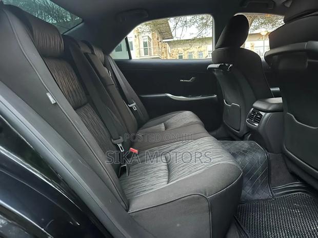 Toyota Crown 2019 Black