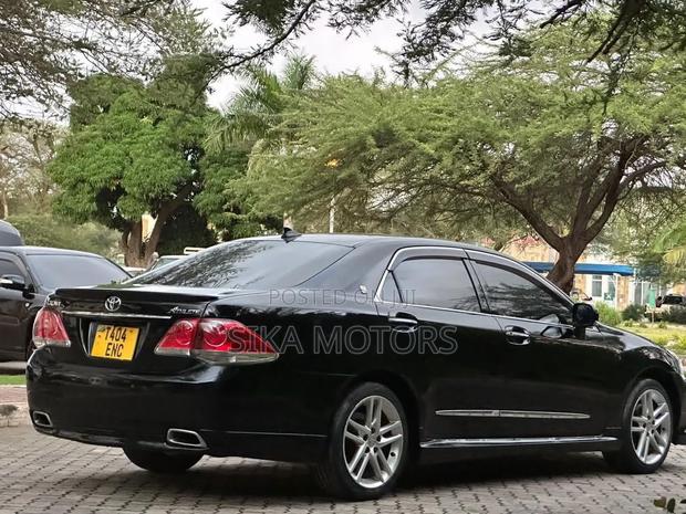 Toyota Crown 2019 Black