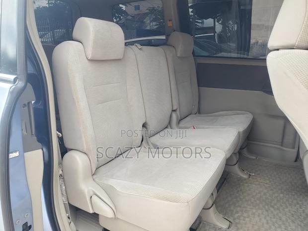 Toyota Noah 2007 Blue