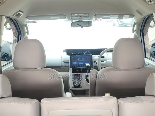 Toyota Noah 2007 Blue