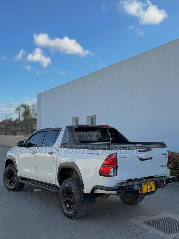 Toyota Hilux 2018 White