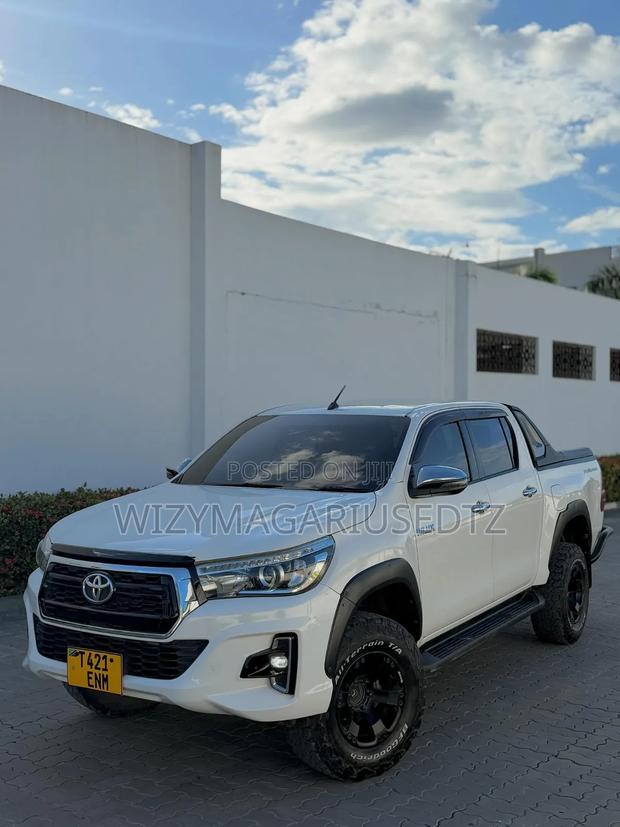 Toyota Hilux 2018 White