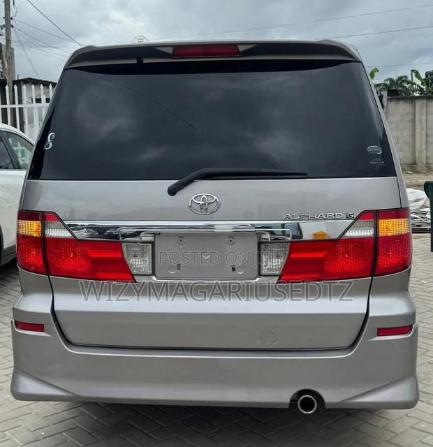 Toyota Alphard 2004 Silver