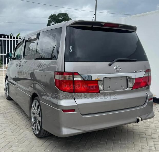 Toyota Alphard 2004 Silver